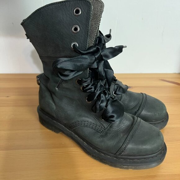Dr. Martins Boots The Original Ribbon Lace Up Herringbone Lined Size 9 US 41 EU - Picture 1 of 15